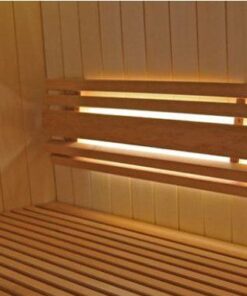 LED di illuminazione della sauna inclusi binari per la luce e trasformatore. Collocato all'esterno o all'interno della sala sauna. (non sul soffitto) Luce bianca calda. Tensione 12V, IP 54. Trafo LED 12V DC 20W. Il trasformatore deve essere posizionato all'esterno della sauna.