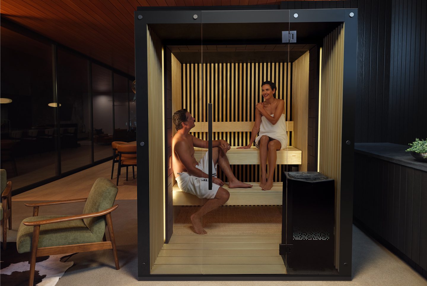 coppia che si rilassa in sauna